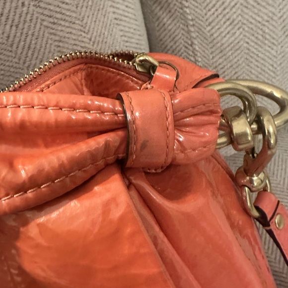 Vintage Coach Peach Patent Leather Shoulder Bag with Gold-Tone Lock - Picture 9 of 11